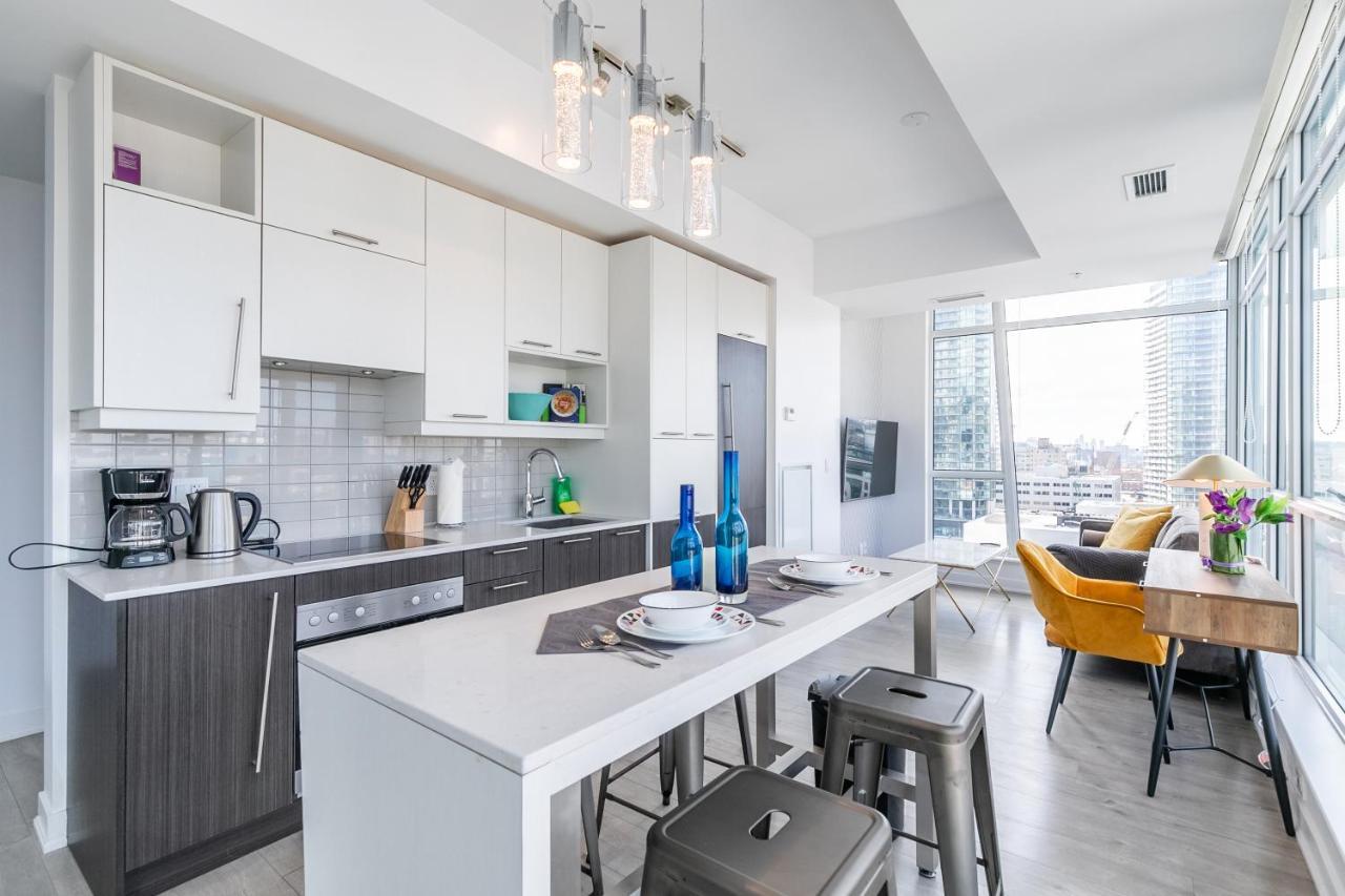 Luxury 2 Bedroom In The Heart Of Entertainment District - City Skyline View & Balcony Toronto Exterior photo